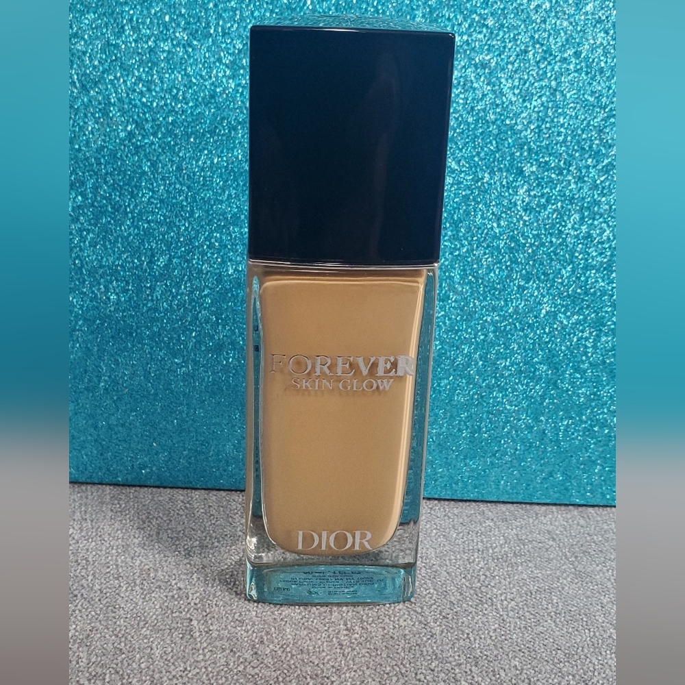 Dior Forever Skin Glow 4WO